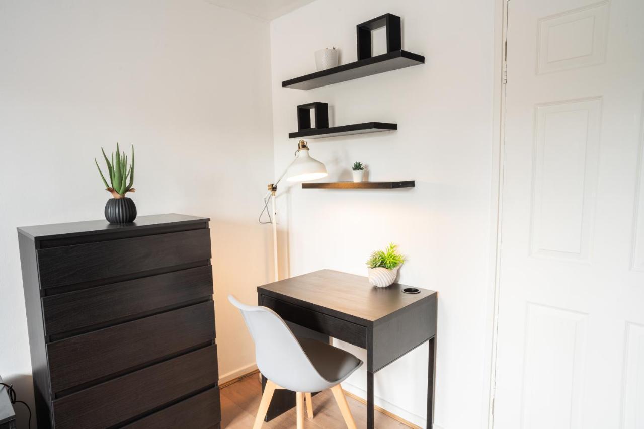Olympic Apartment - Stratford Лондон Экстерьер фото