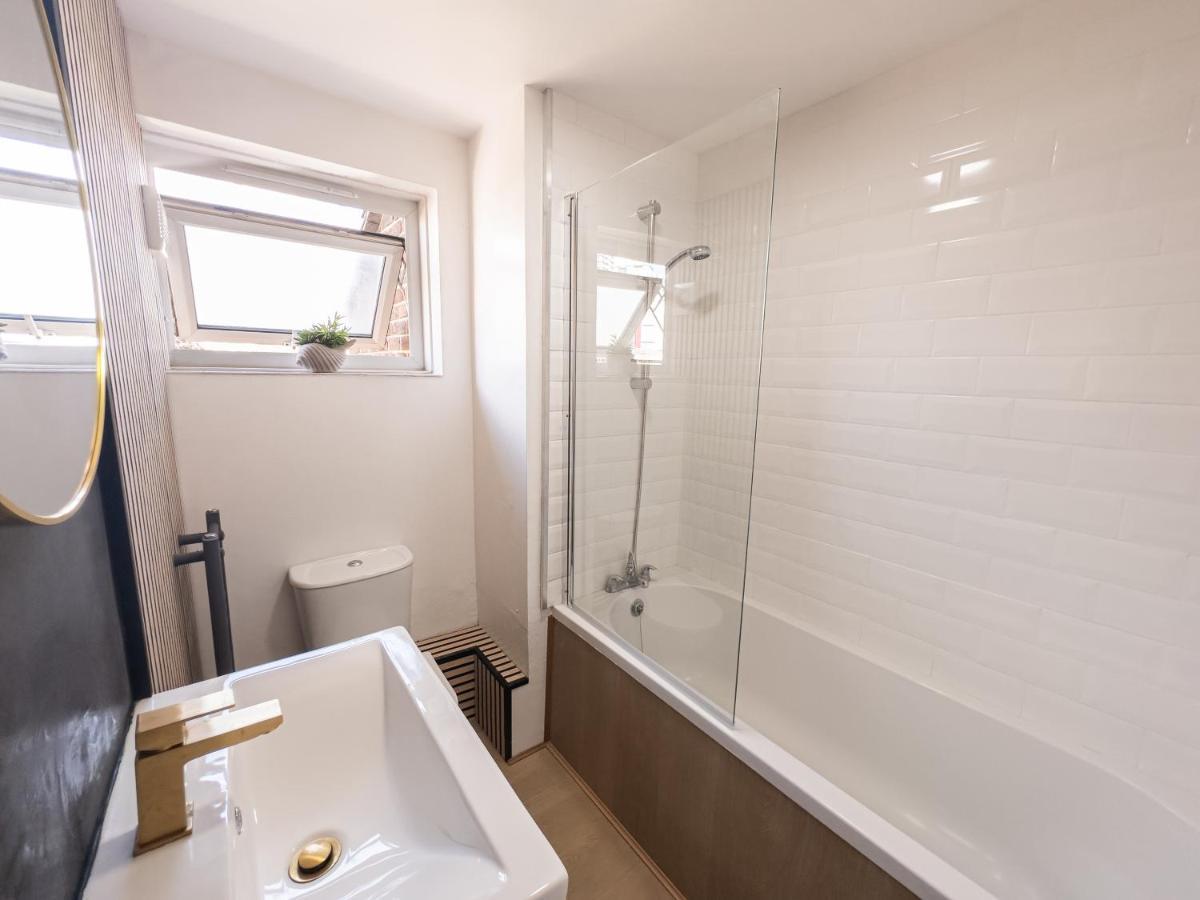 Olympic Apartment - Stratford Лондон Экстерьер фото